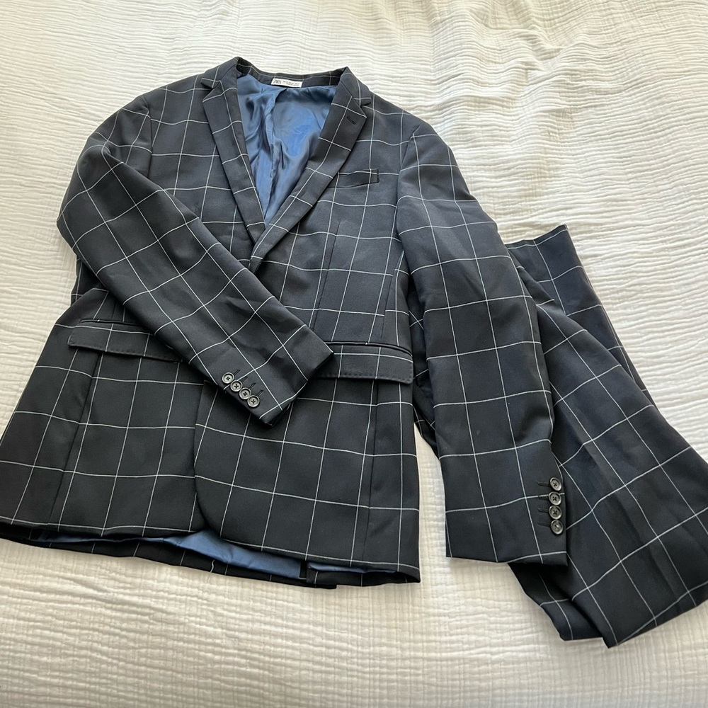 Zara Mens Suit - COOLMAX - 44R and 32pants